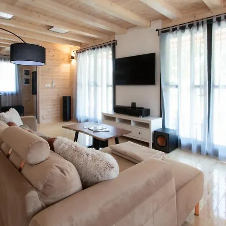 Apartament Fueredikon*** *